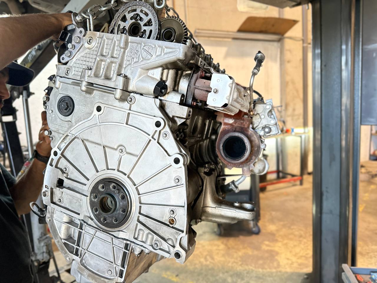 Sustitución de la cadena de distribución en BMW 320d F31 (N47D20C, 184 CV): diagnóstico, proceso de reparación y componentes utilizados