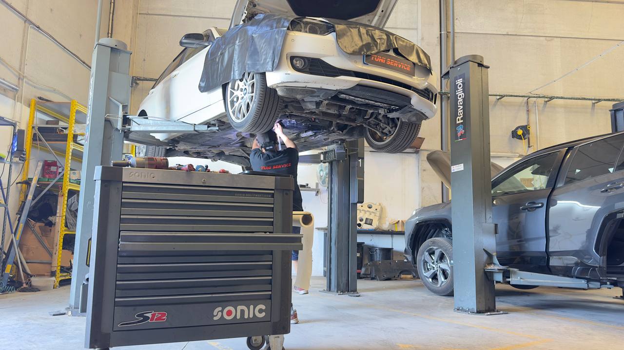 Sustitución de la cadena de distribución en BMW 320d F31 (N47D20C, 184 CV): diagnóstico, proceso de reparación y componentes utilizados