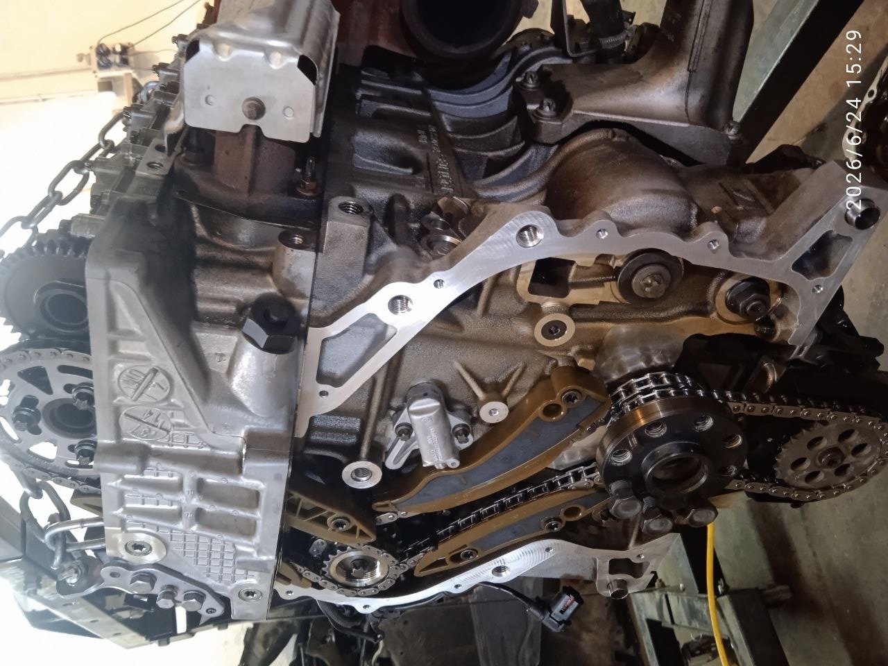 Sustitución de la cadena de distribución en BMW 320d F31 (N47D20C, 184 CV): diagnóstico, proceso de reparación y componentes utilizados