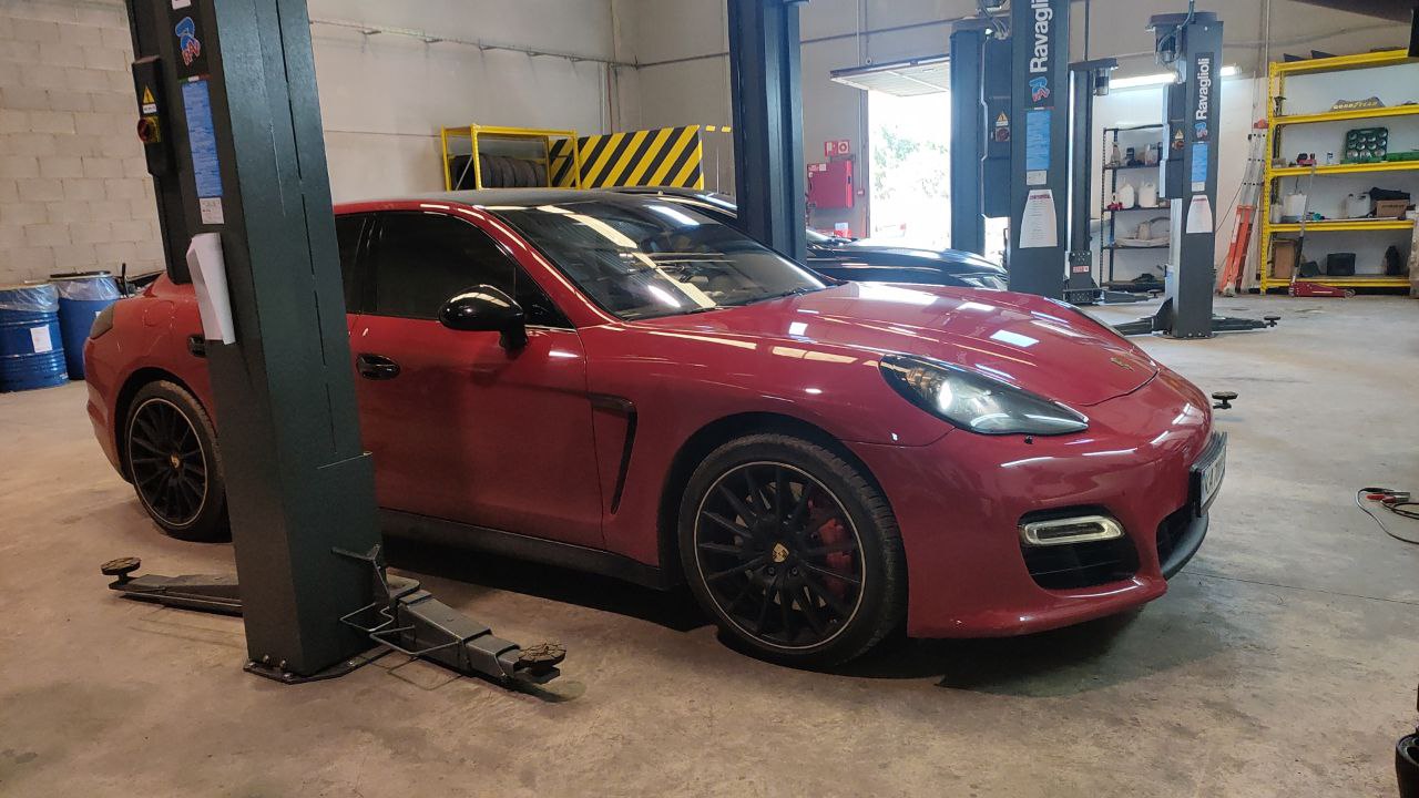 Porshe Panamera Turbo GTS